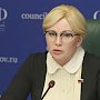 Сенатор от Крыма раскритиковала заявление Макрона об отказе от российской нефти
