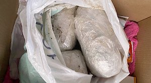 ФСБ в Крыму изъяла почти 3 кг синтетических наркотических средств у двух торговцев