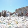 Крымские студенты помогли подготовить к отправке 28 тонн гумпомощи