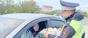 Сотрудники Госавтоинспекции Севастополя продолжают производить контроль за безопасностью юных пассажиров