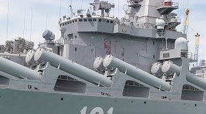 Возгорание на крейсере «Москва» локализовано, корабль на плаву