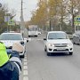 Сотрудники ГИБДД Севастополя продолжают контролировать безопасное движение пешеходов при переходе дороги