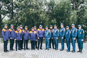 в основном управлении МЧС России по городу Севастополю с Юбилеем водолазной службы России поздравили представителей профессии