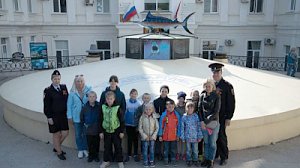 В Севастополе полицейские организовали для подшефных детей и детей сотрудников органов внутренних дел посещение музея-аквариума