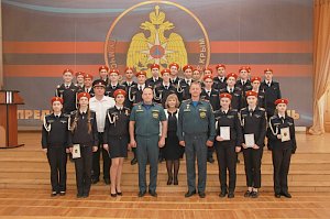 Сотрудники МЧС России поздравили кадетов с окончанием учебного года
