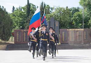 В преддверии Дня России в УМВД России по г. Севастополю состоялась торжественная церемония вручения погон сотрудникам органов внутренних дел, получившим первые и следующие специальные звания