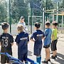 В Севастополе полицейские проводят профилактические беседы с детьми во дворах жилых домов