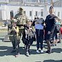 В Севастополе полицейские организовали для детей и их родителей профилактическую беседу и показательное выступление спецназа