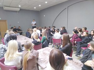 В Севастополе сотрудники полицейского наркоконтроля продолжают проводить профилактические беседы с молодёжью
