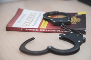 В Севастополе участковые уполномоченные полиции задержали подозреваемого, угрожавшего ножом своей сожительнице