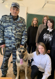 В Севастополе полицейские продолжают проводить антинаркотические мероприятия в городских школах