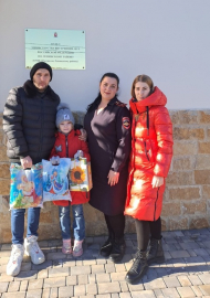 Полицейские помогли семье, оказавшейся в сложной жизненной ситуации, и исполнили новогоднее желание юной жительницы Севастополя