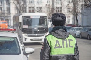 Сотрудники Госавтоинспекции Севастополя во время рейда «Перевозчик» проверили 40 единиц городского общественного транспорта