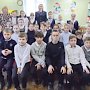 Сотрудники Госавтоинспекции Севастополя проводят цикл обучающих практикумов «Час дорожной безопасности» для юных книголюбов