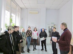 Севастопольские полицейские продолжают проводить профилактические мероприятия по противодействию дистанционному мошенничеству