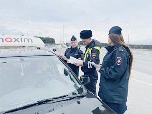 В Севастополе сотрудники Управления наркоконтроля и Госавтоинспекции провели совместный рейд по противодействию наркоторговле