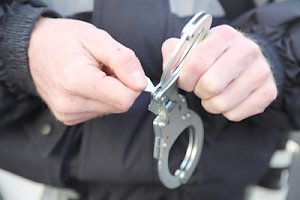 Севастопольскими полицейскими задержан житель Керчи, подозреваемый в краже денег и имущества у пенсионерки