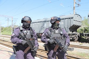 В Севастополе полицейские провели обследование железнодорожных путей