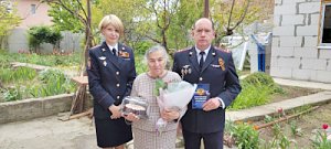 В Севастополе полицейские вручили паспорта Российской Федерации двум пожилым уроженкам Украины