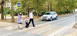 Госавтоинспекция Севастополя обращает внимание на дорожную безопасность школьников при прохождении общешкольного праздника