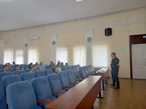 Полицейские г. Ялта сообщили студентам о работе органов внутренних дел и поступлении в учебные заведения МВД России