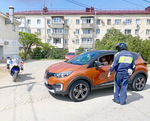 Госавтоинспекция Севастополя призывает водителей быть осторожными на дорогах в жаркую погоду!