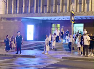Автоинспекторы Севастополя обеспечили безопасность дорожного движения в местах проведения торжественных компаний