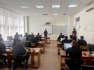 В Севастополе полицейские провели для курсантов военно-морского училища антинаркотическое мероприятие