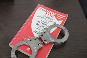 Севастопольские сотрудники полиции задержали подозреваемого, который из хулиганских побуждений повредил автомобиль своей соседки