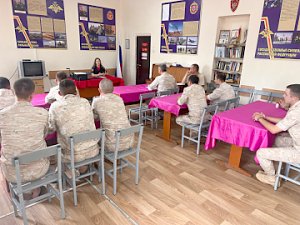 В Севастополе полицейские провели профилактическое мероприятие для военнослужащих в воинской части