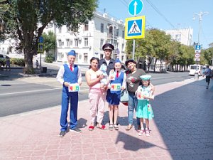 Сотрудники Госавтоинспекции Севастополя и юные инспекторы дорожного движения провели профилактическое мероприятие «Безопасный переход»