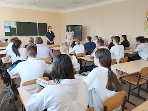 В Севастополе полицейские проводят антинаркотические беседы со школьниками