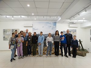 В Севастополе сотрудники полицейского экспертно-криминалистического центра организовали для подшефных детей поход в музей