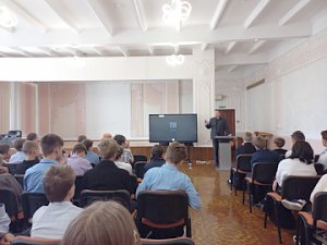 Севастопольские полицейские продолжают проводить пропаганду правовых знаний между школьников