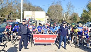 Сотрудники Госавтоинспекции Севастополя обеспечили безопасность участников велопробега «Крымская осень»