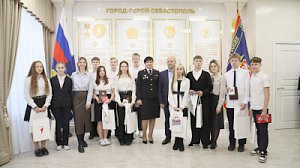 В Управлении МВД России по г. Севастополю для юных жителей города прошла церемония вручения паспортов Российской Федерации
