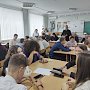 В Севастополе полицейские организовали для севастопольских школьников антинаркотическую викторину «Не попади в сети»