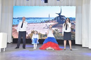 В Севастополе семья полицейских приняла участие в городском фестивале семейного творчества «Семья талантами богата»