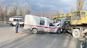 Автокран спровоцировал ДТП со «скорой» в Белогорске