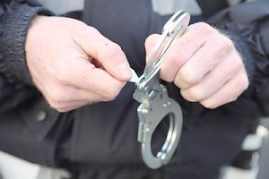 Севастопольские оперативники задержали мужчину, подозреваемого в мошенническом хищении ноутбука и денежных средств у своей знакомой