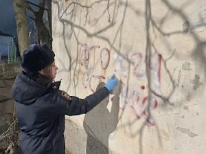 В Севастополе полицейские провели антинаркотическую акцию «Закрась опасность!»