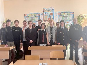 Севастопольские полицейские проводят антинаркотические занятия со школьниками