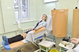 В день Воинской славы России сотрудники Госавтоинспекции Севастополя участвовали в акции по сдаче донорской крови