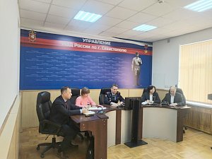 В Севастополе полицейские организовали рабочее совещание, посвящённое старту акции «Сообщи, где торгуют смертью»