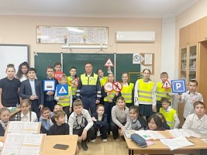 Сотрудники Госавтоинспекции Севастополя продолжают проводить со школьниками «Уроки дорожной безопасности»