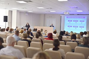 Сотрудники Госавтоинспекции Севастополя организовали лекцию по ПДД для более чем 200 руководителей образовательных учреждений