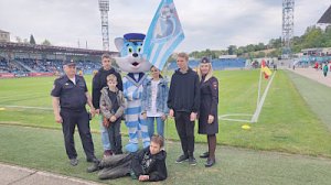 Севастопольские полицейские организовали для подшефных детей поход на футбольный матч