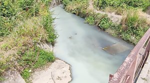 СК проверит, почему река в Симферополе побелела