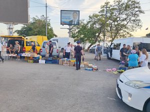 В Севастополе полиция продолжает рейды по пресечению незаконной уличной торговли