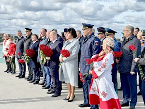 Начальник УМВД России по г. Севастополю полковник полиции Сергей Сигунов принял участие в торжественном мероприятии, посвящённом Дню народного единства